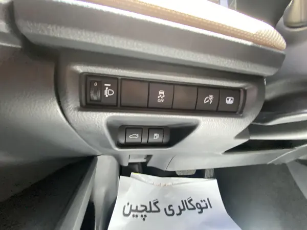 تویوتا کمری LE هیبرید - 2025