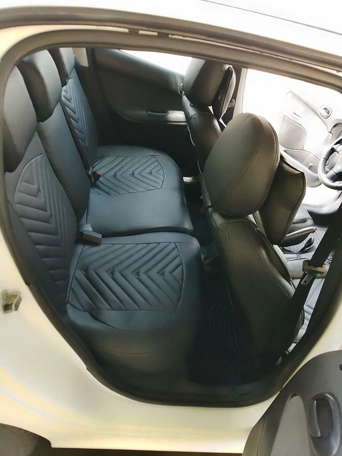 پژو ۲۰۶ صندوق دار v8 - 1398