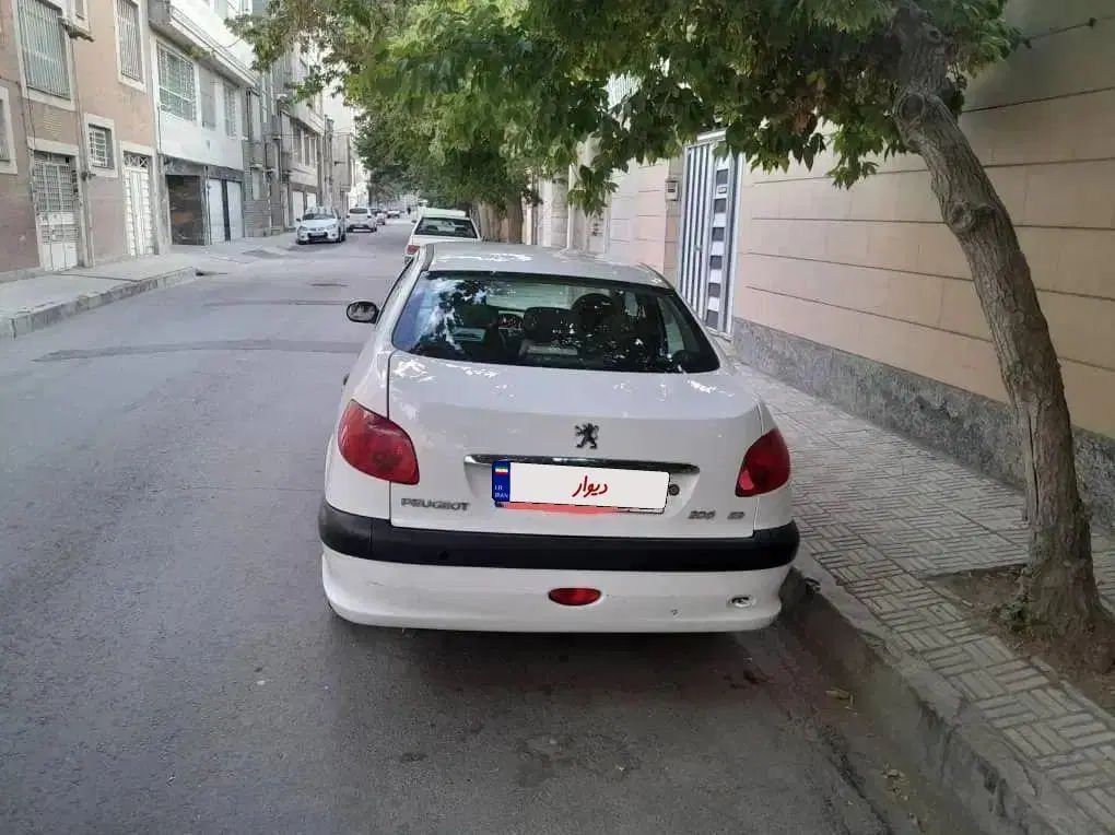 پژو ۲۰۶ صندوق دار v8 - 1397