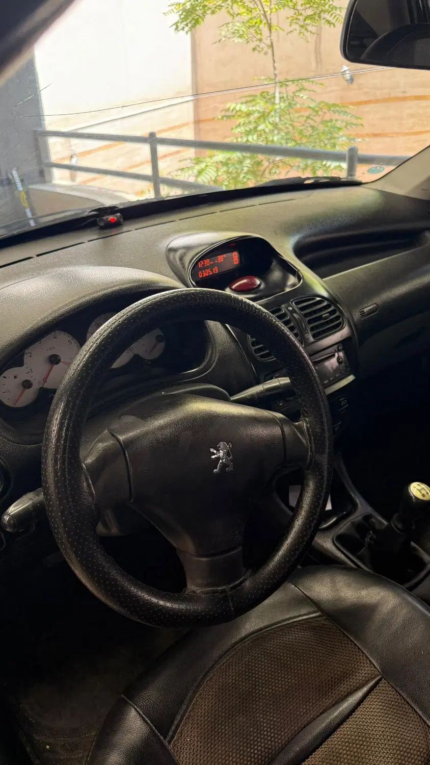 پژو ۲۰۶ صندوق دار v8 - 1393