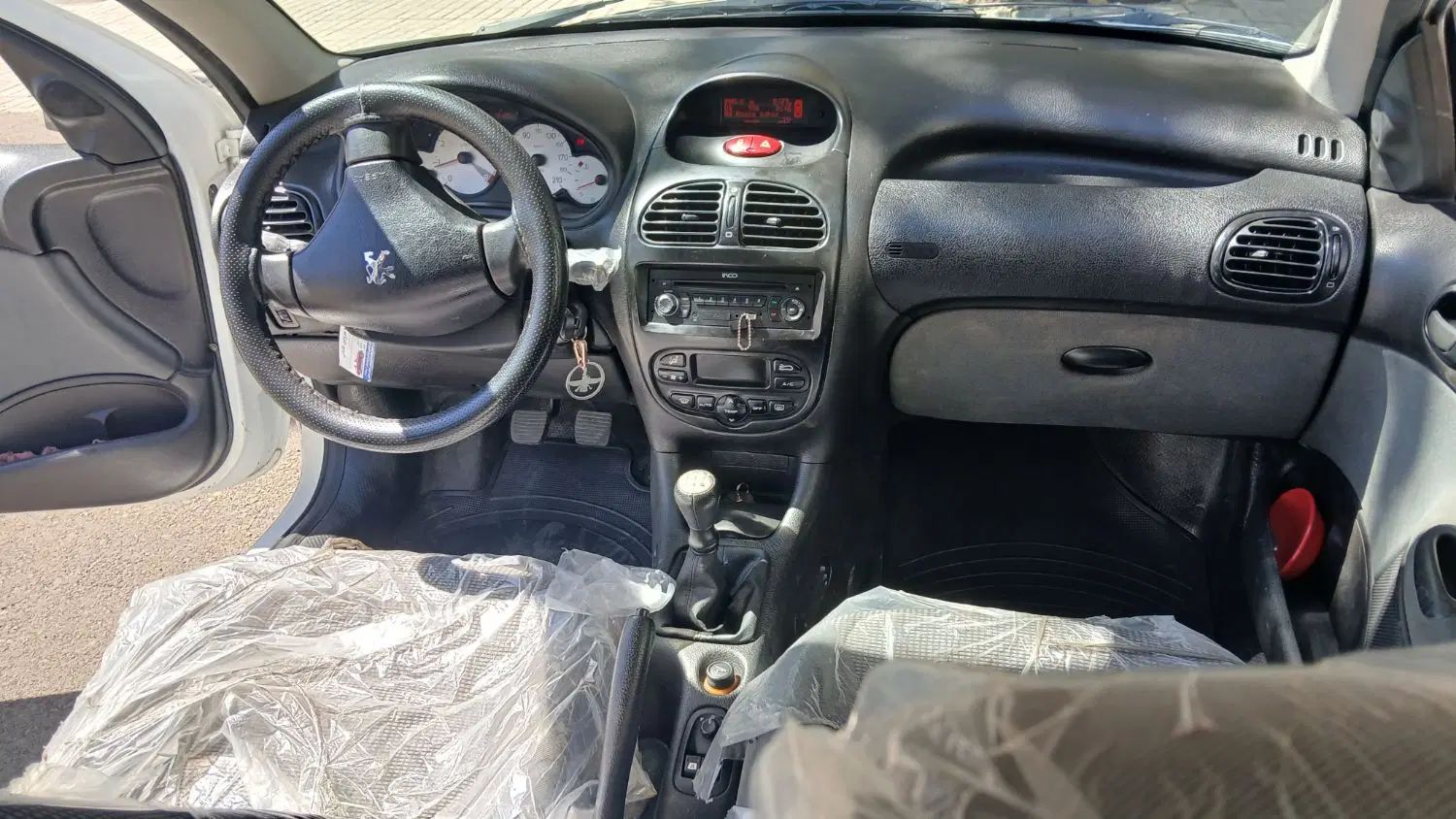 پژو ۲۰۶ صندوق دار v8 - 1395