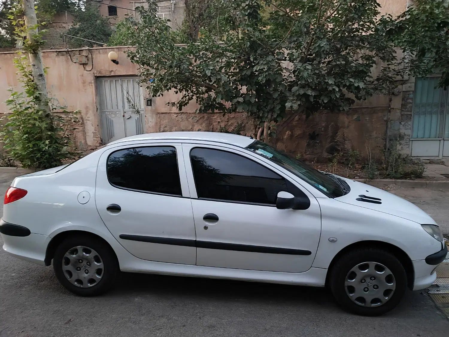 پژو ۲۰۶ صندوق دار v8 - 1396