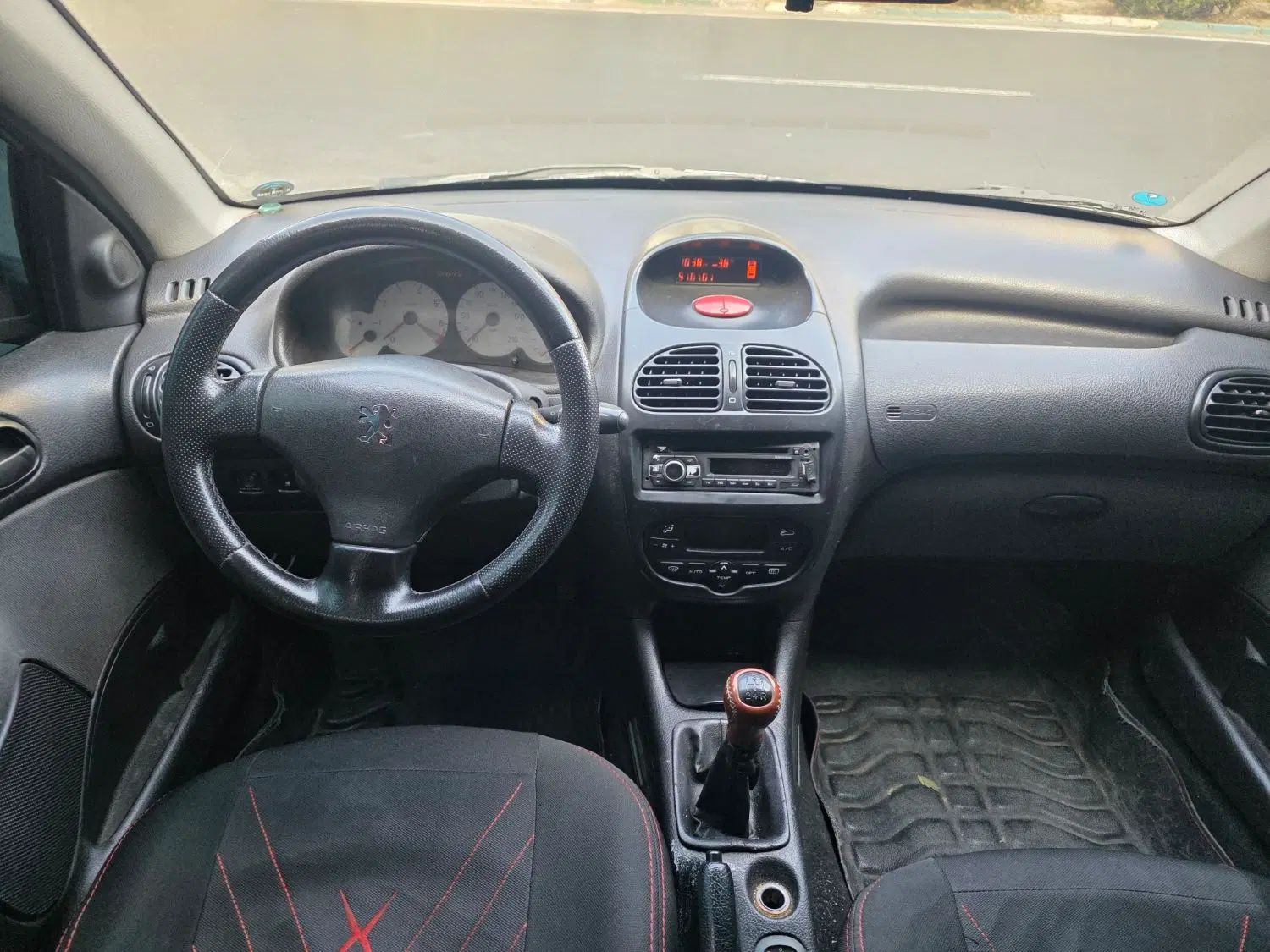 پژو ۲۰۶ صندوق دار v8 - 1394
