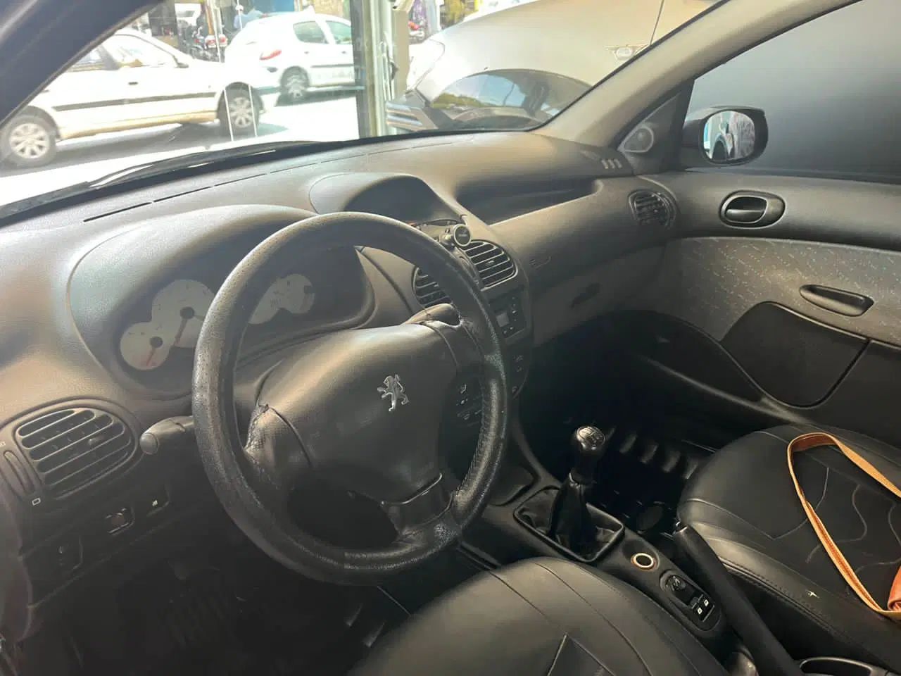 پژو ۲۰۶ صندوق دار v8 - 1390