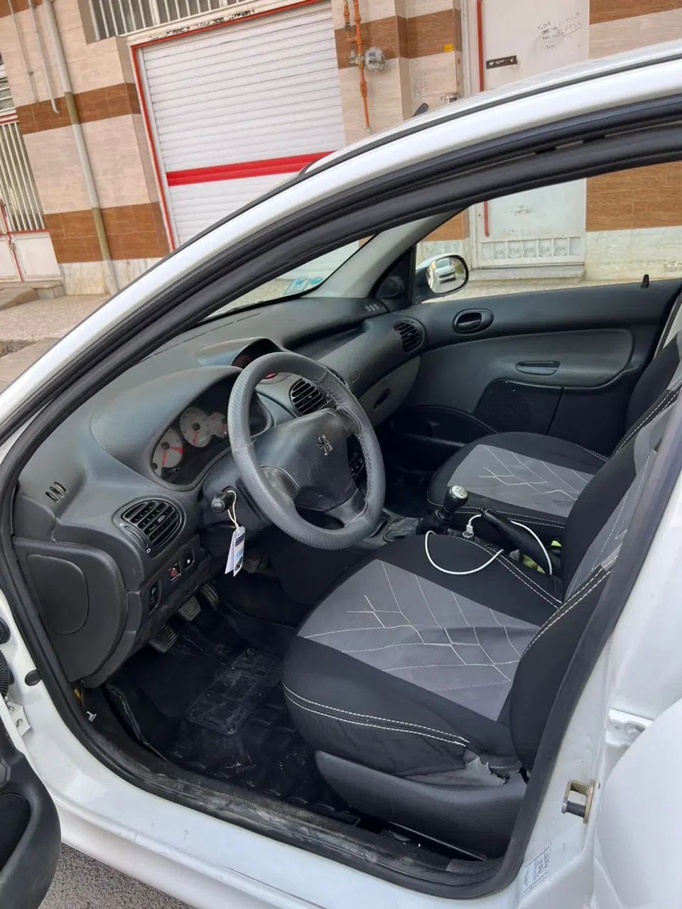 پژو ۲۰۶ صندوق دار v8 - 1394