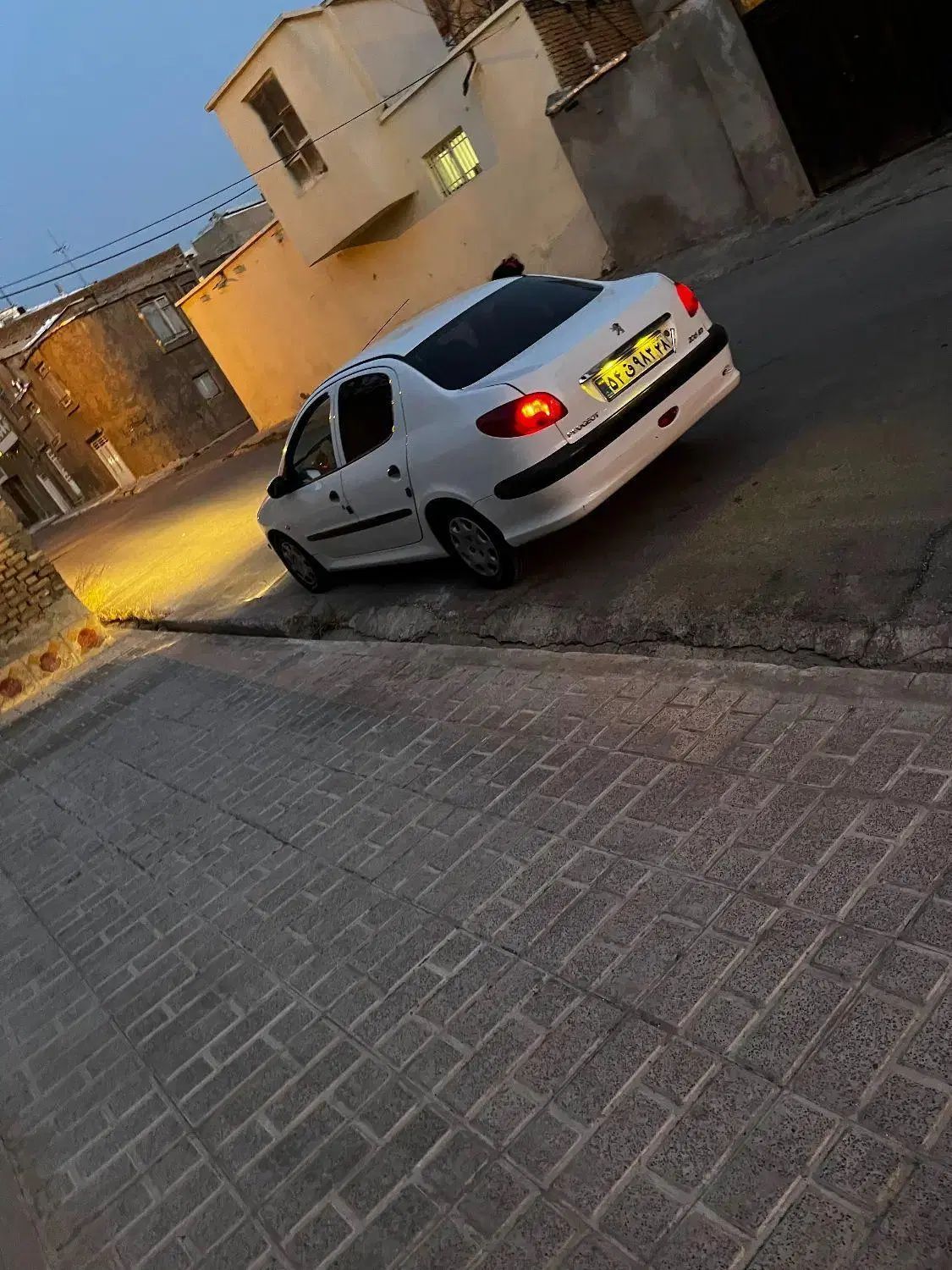 پژو ۲۰۶ صندوق دار v8 - 1392