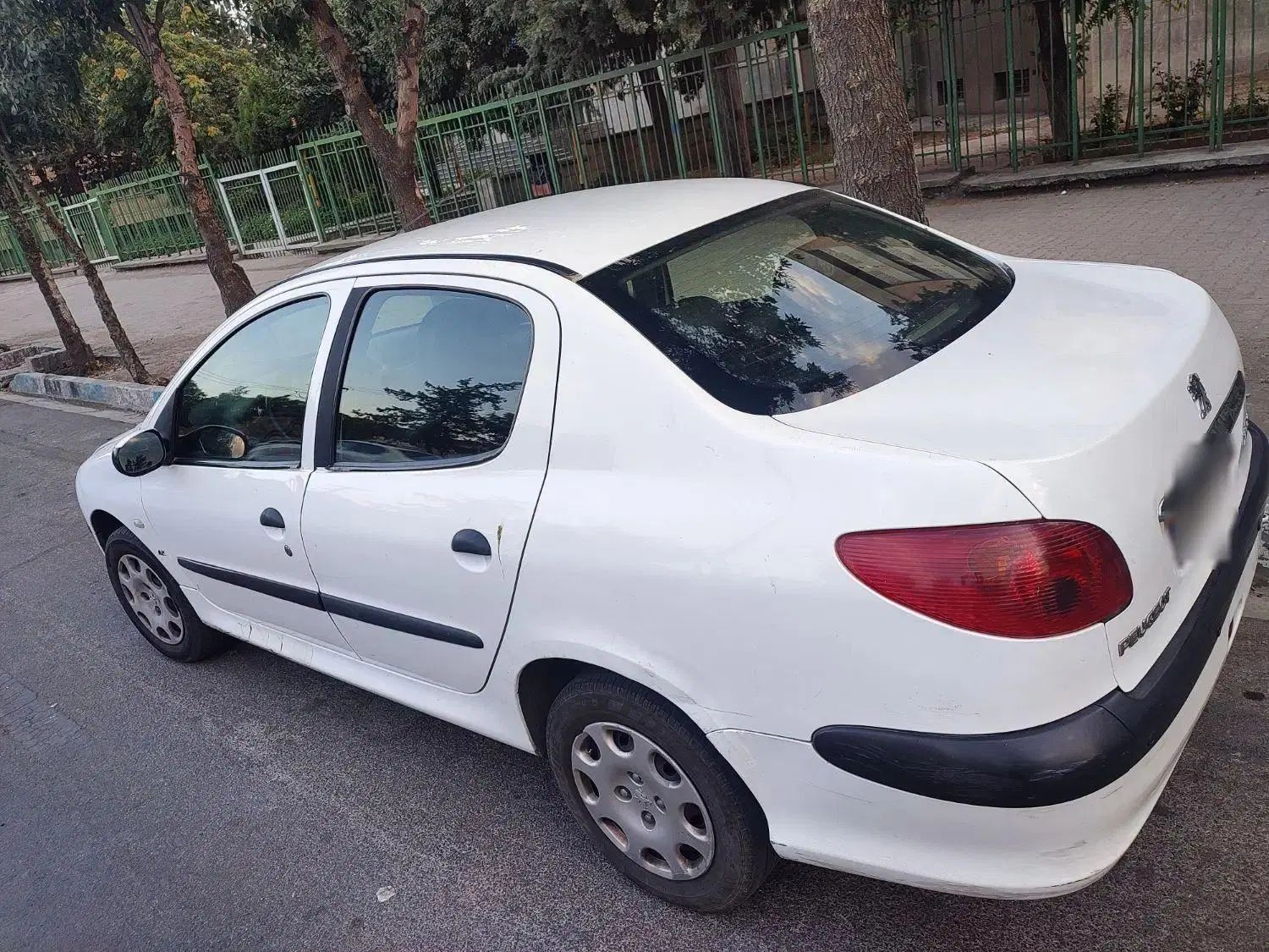پژو ۲۰۶ صندوق دار v8 - 1390