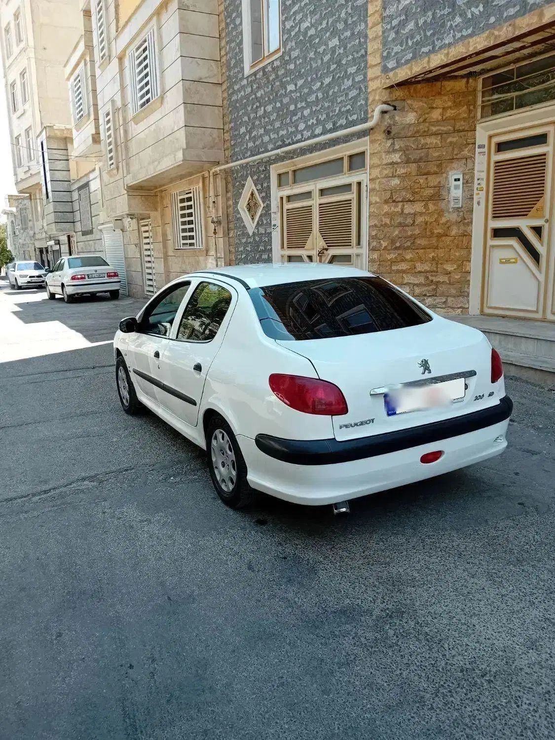 پژو ۲۰۶ صندوق دار v8 - 1393