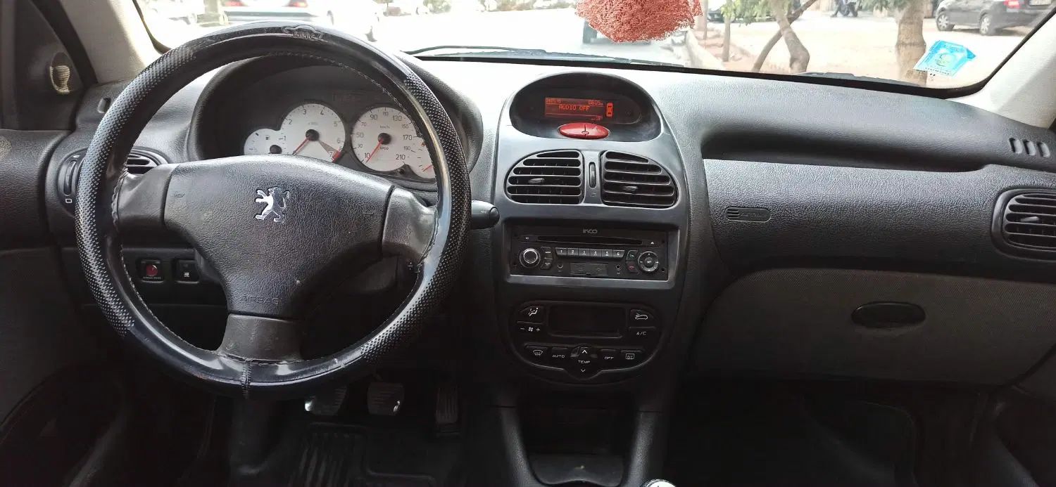 پژو ۲۰۶ صندوق دار v8 - 1396