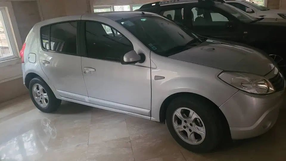 رنو ساندرو اتوماتیک - 1395