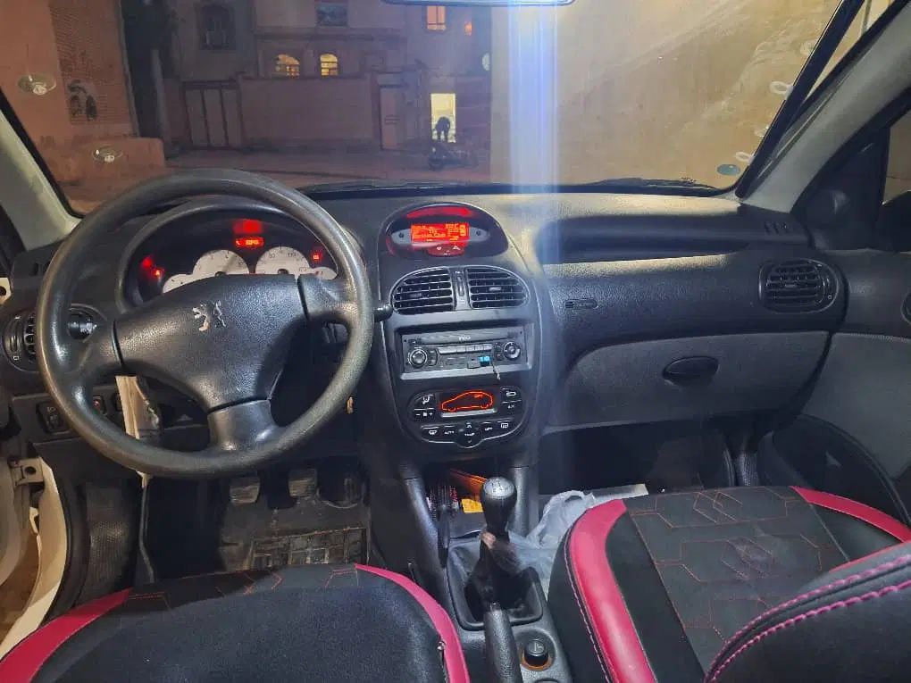 پژو ۲۰۶ صندوق دار v8 - 1399