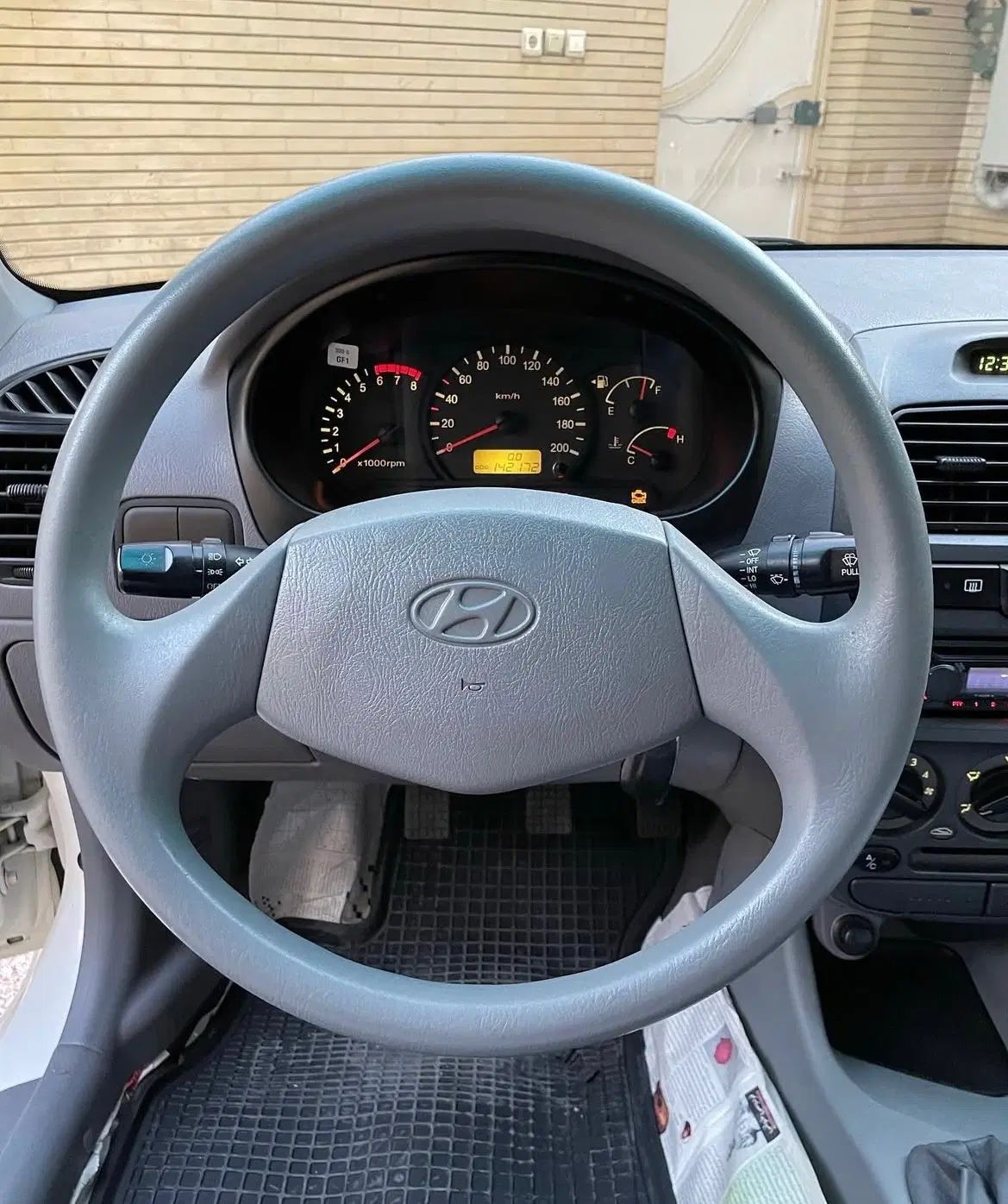 هیوندای ورنا دنده‌ ای - 1384
