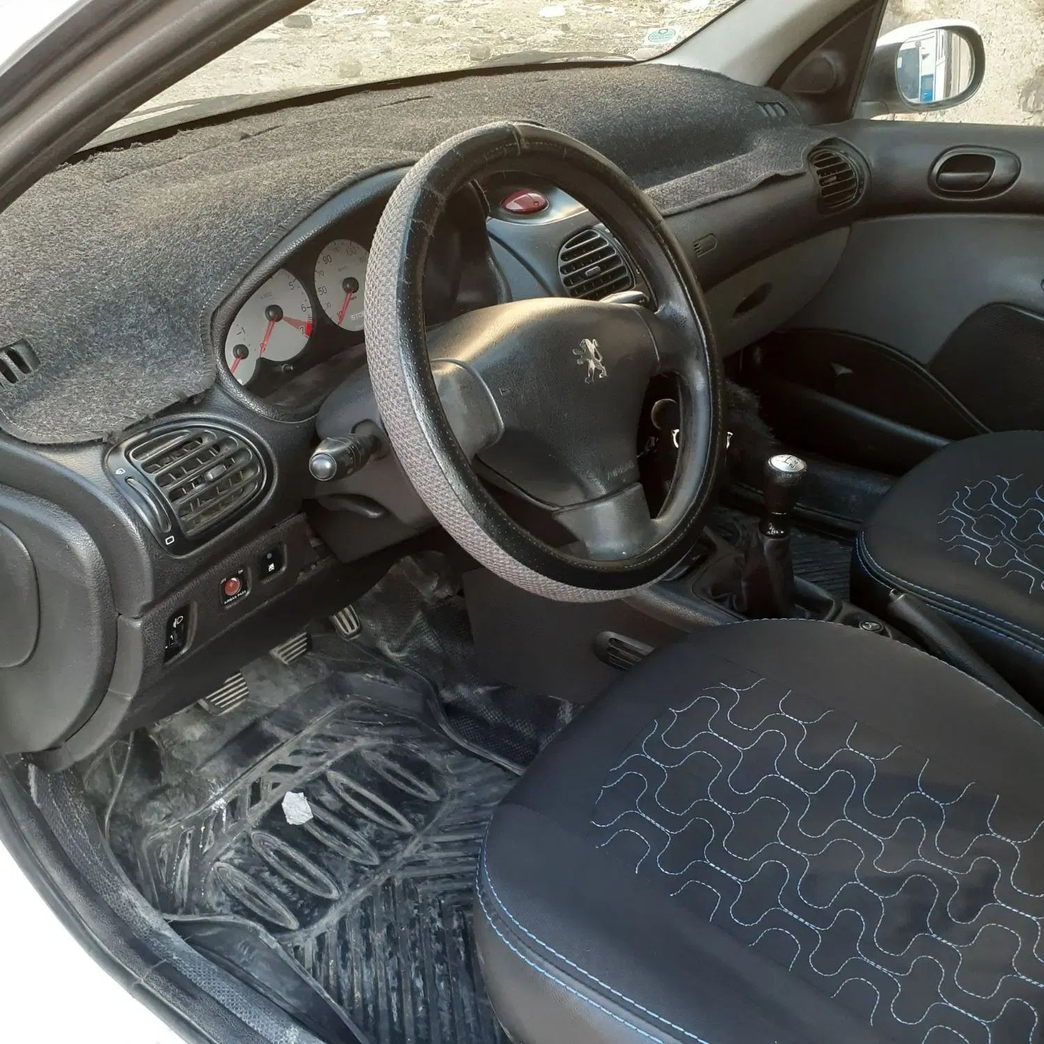 پژو ۲۰۶ صندوق دار v8 - 1394