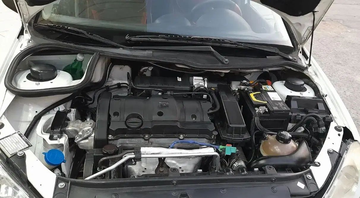 پژو ۲۰۶ صندوق دار v8 - 1396