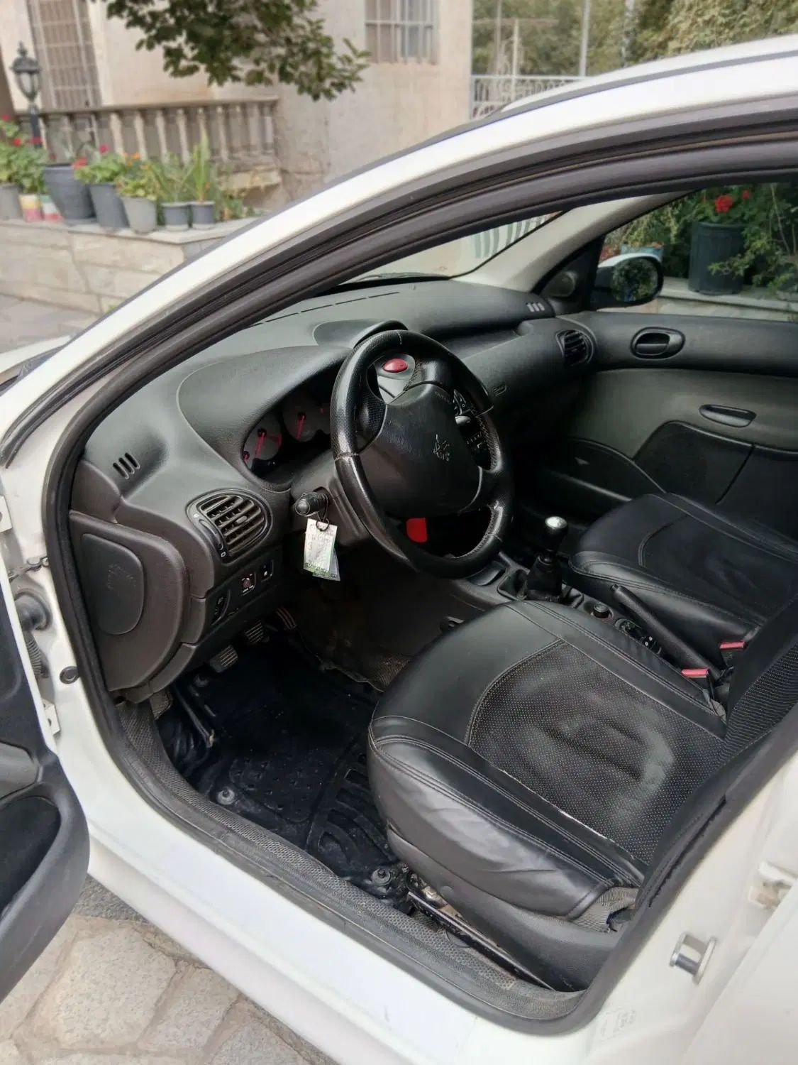 پژو ۲۰۶ صندوق دار v8 - 1394