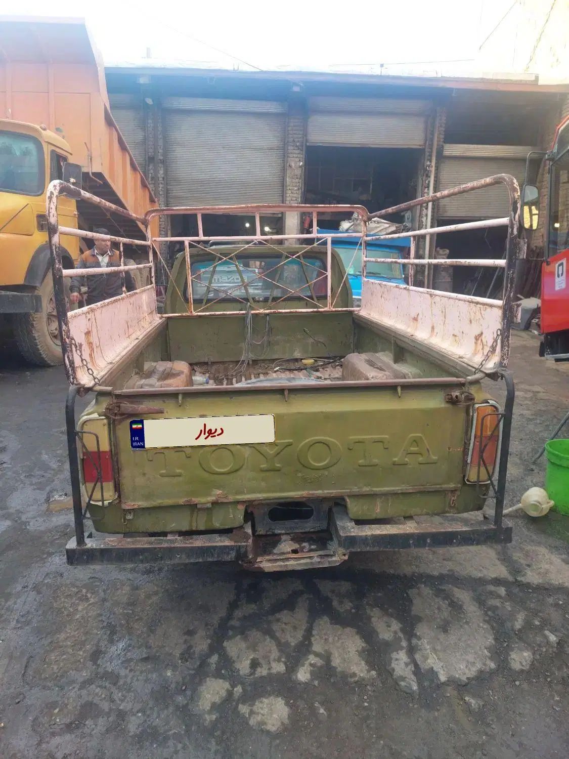 تویوتا کمری XLE - 1402