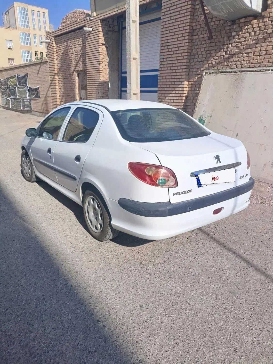 پژو ۲۰۶ صندوق دار v8 - 1393