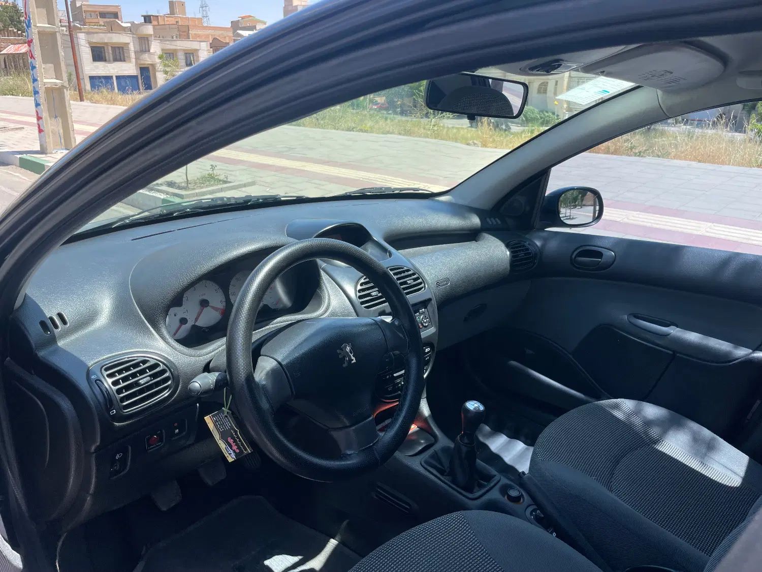 پژو ۲۰۶ صندوق دار v8 - 1397