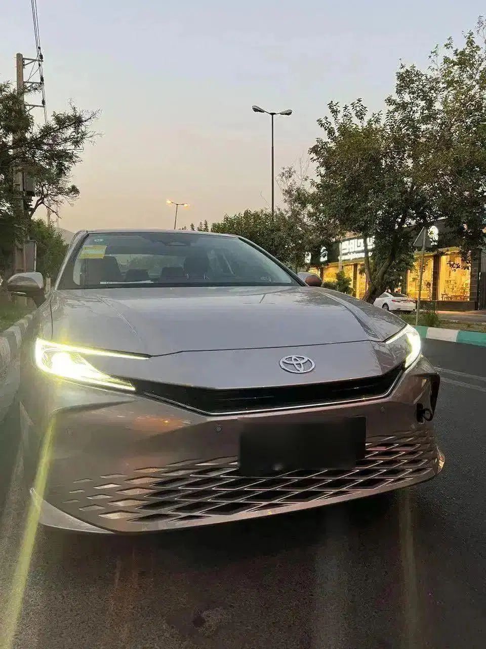 تویوتا کمری XLE - 2025