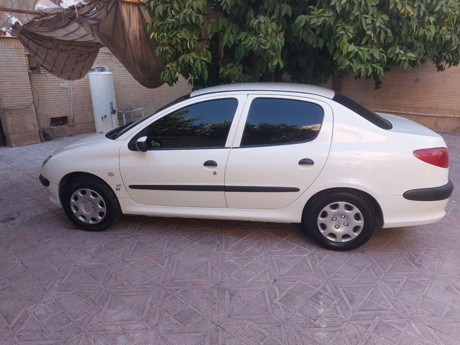 پژو ۲۰۶ صندوق دار v8 - 1397