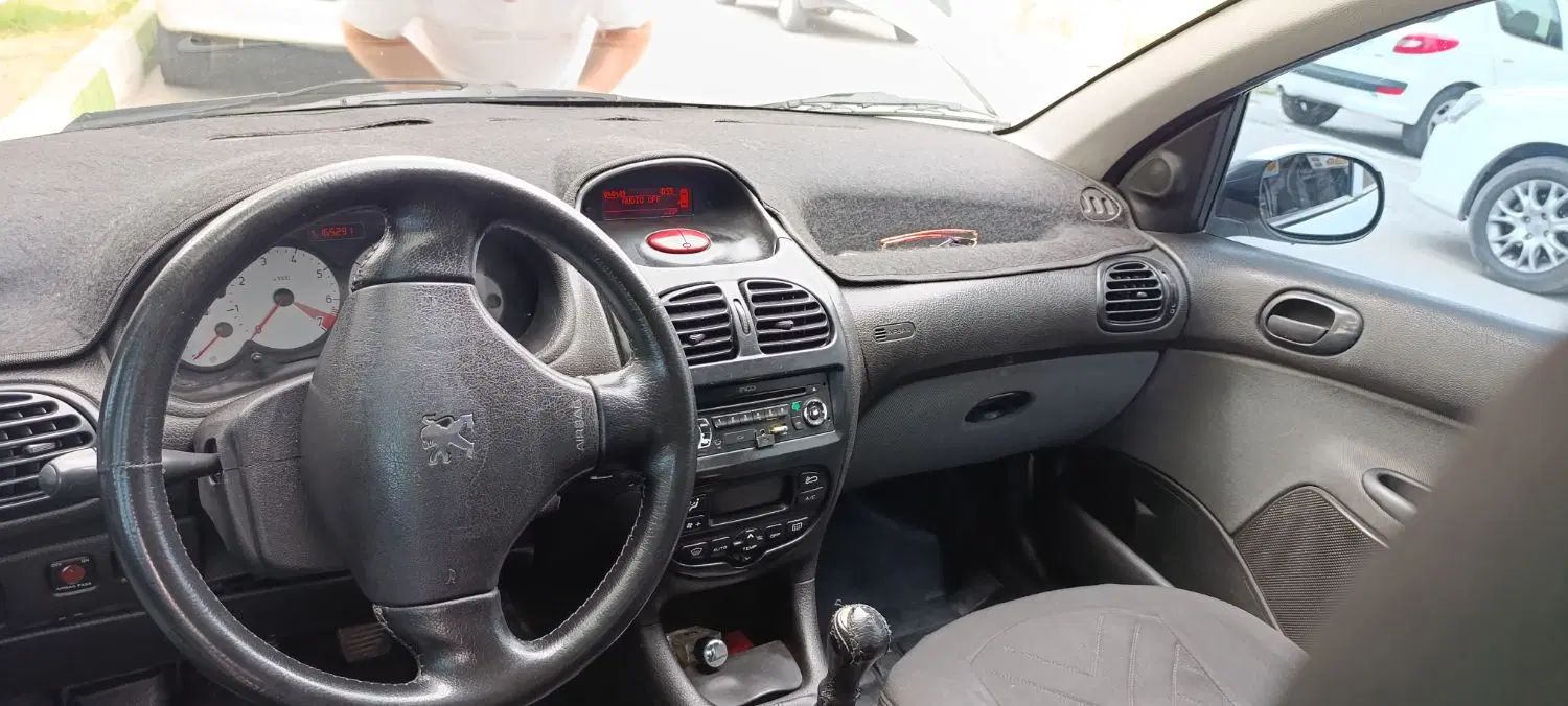 پژو ۲۰۶ صندوق دار v8 - 1394