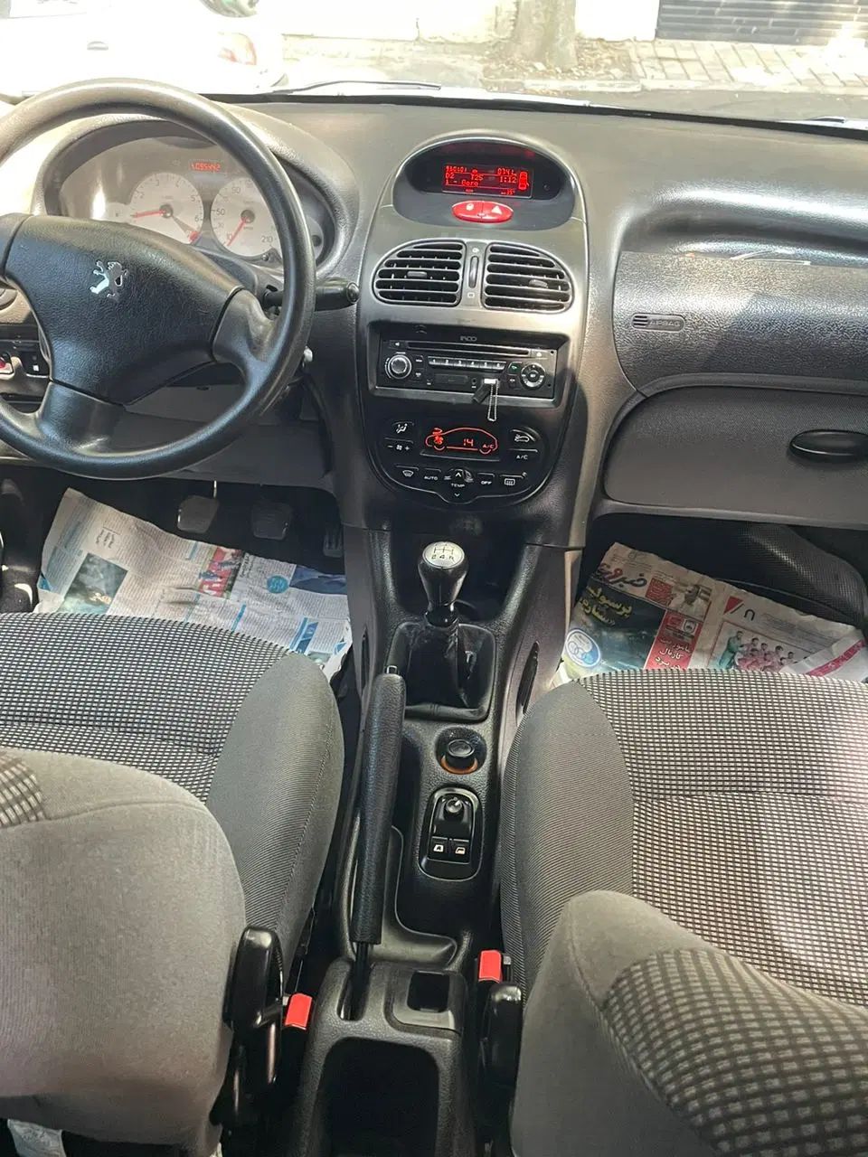 پژو ۲۰۶ صندوق دار v8 - 1396