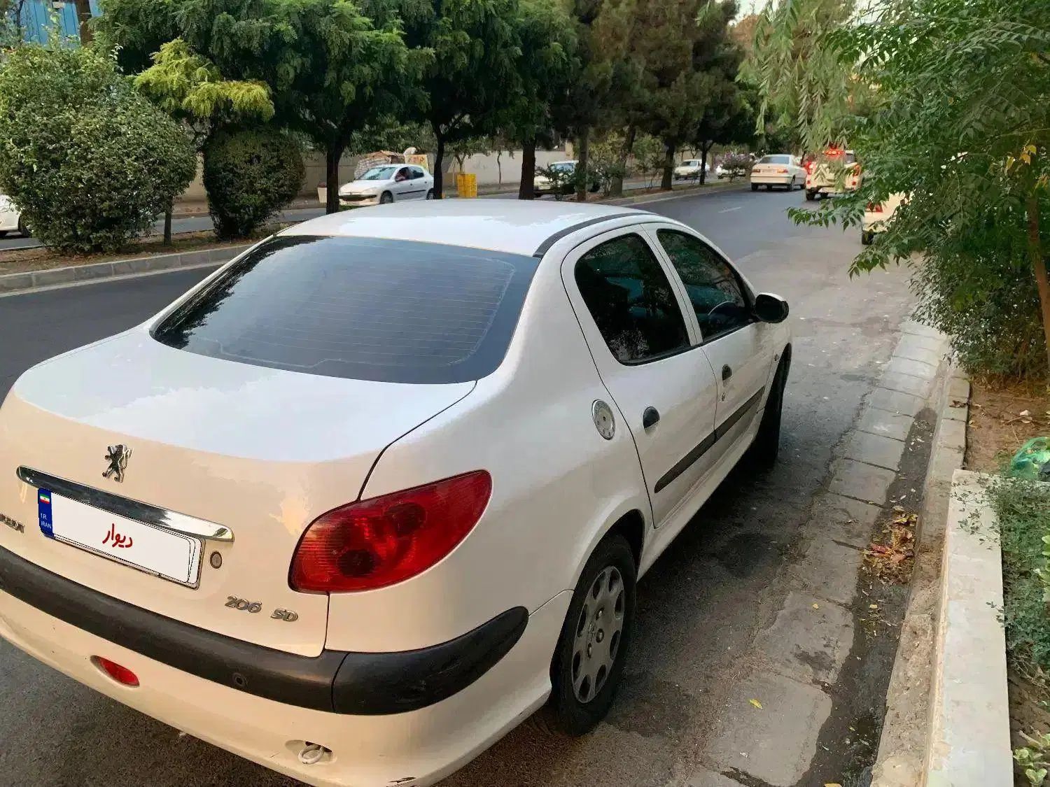 پژو ۲۰۶ صندوق دار v8 - 1396