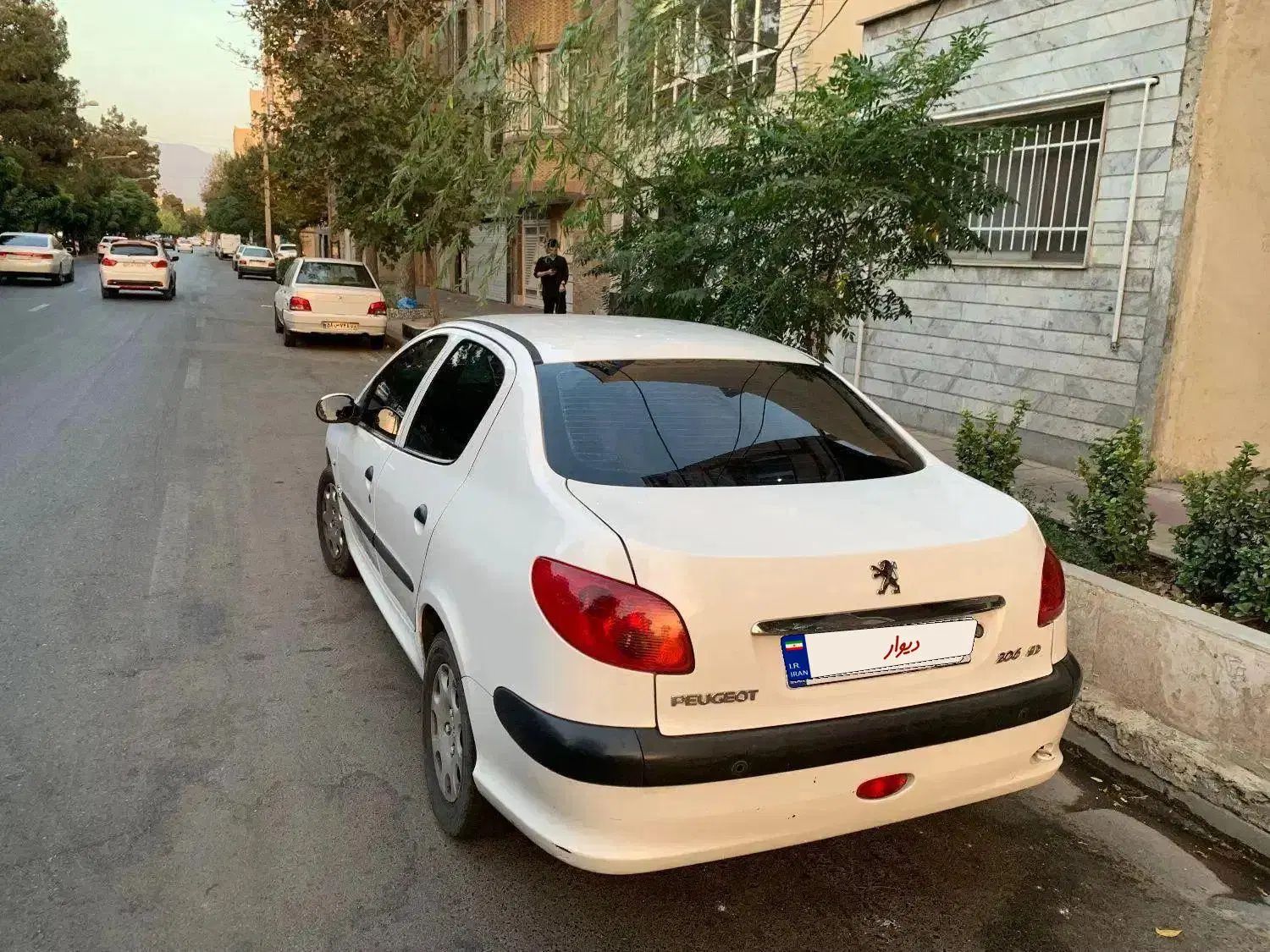 پژو ۲۰۶ صندوق دار v8 - 1396