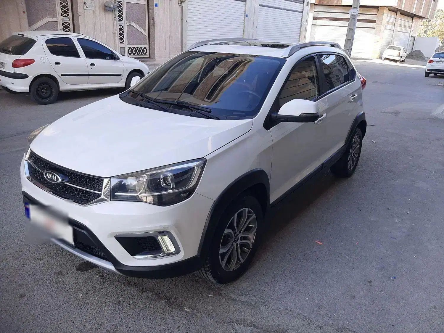 ام وی ام X22 دنده‌ای لاکچری - 1396