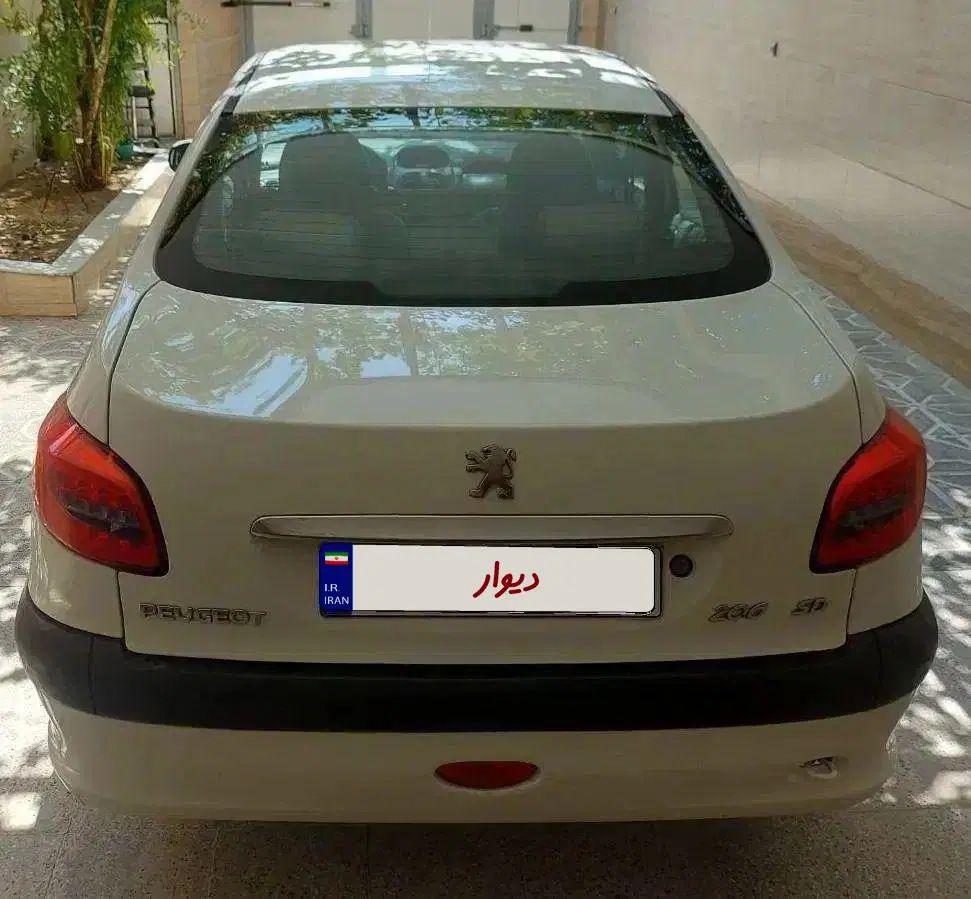 پژو ۲۰۶ صندوق دار v8 - 1393