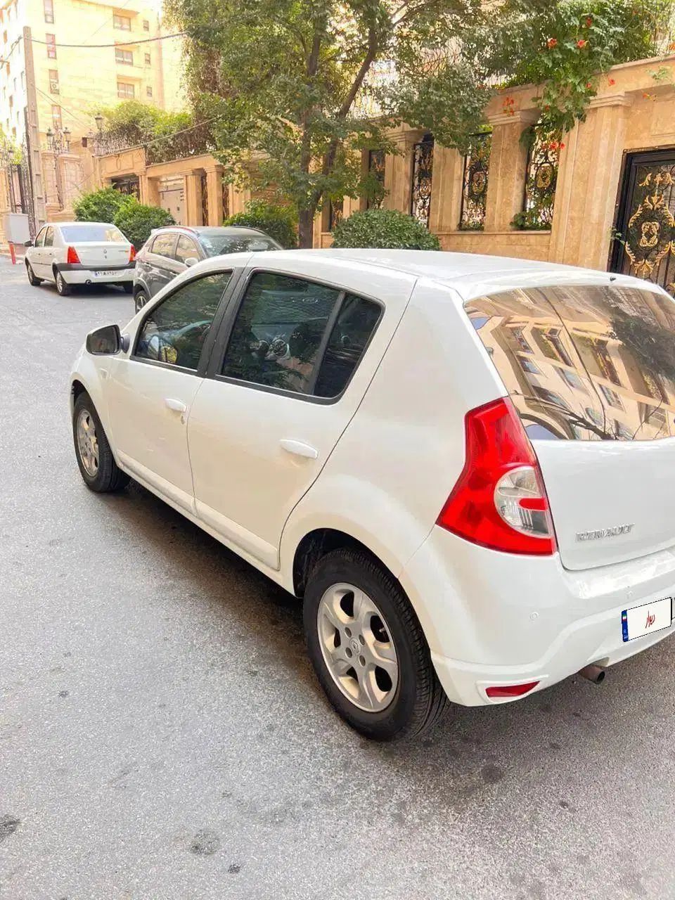 رنو ساندرو اتوماتیک - 1395