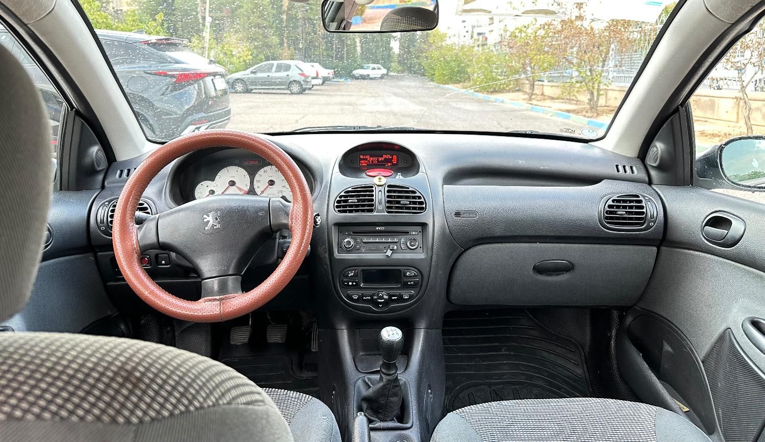 پژو ۲۰۶ صندوق دار v8 - 1395