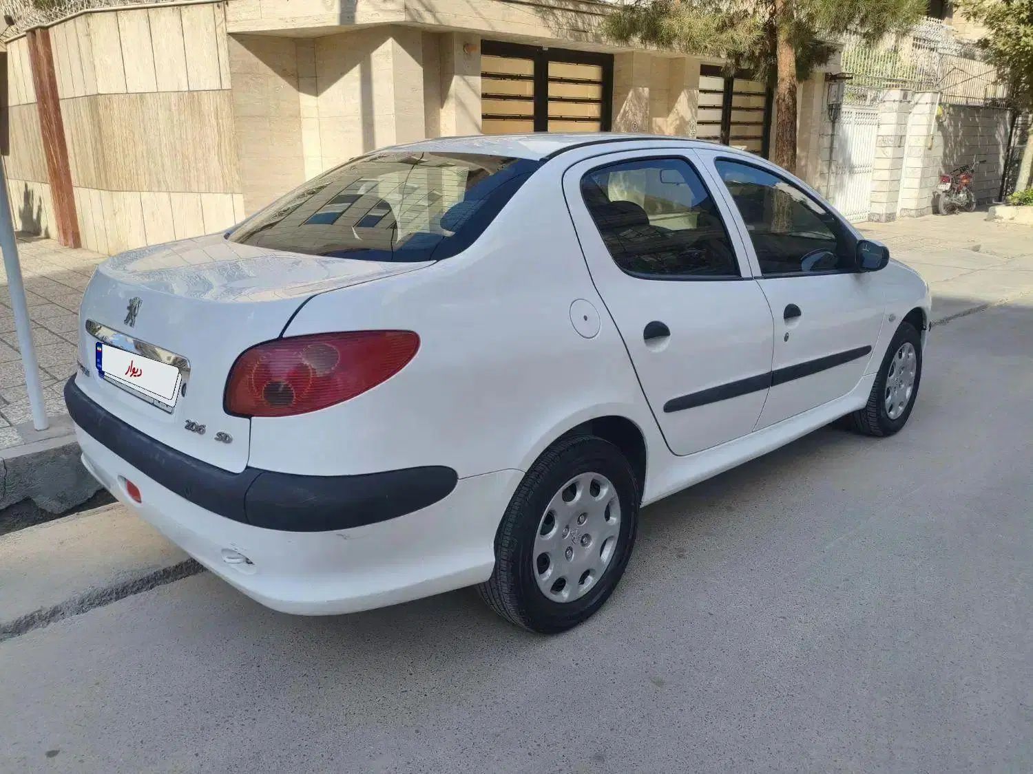 پژو ۲۰۶ صندوق دار v8 - 1395