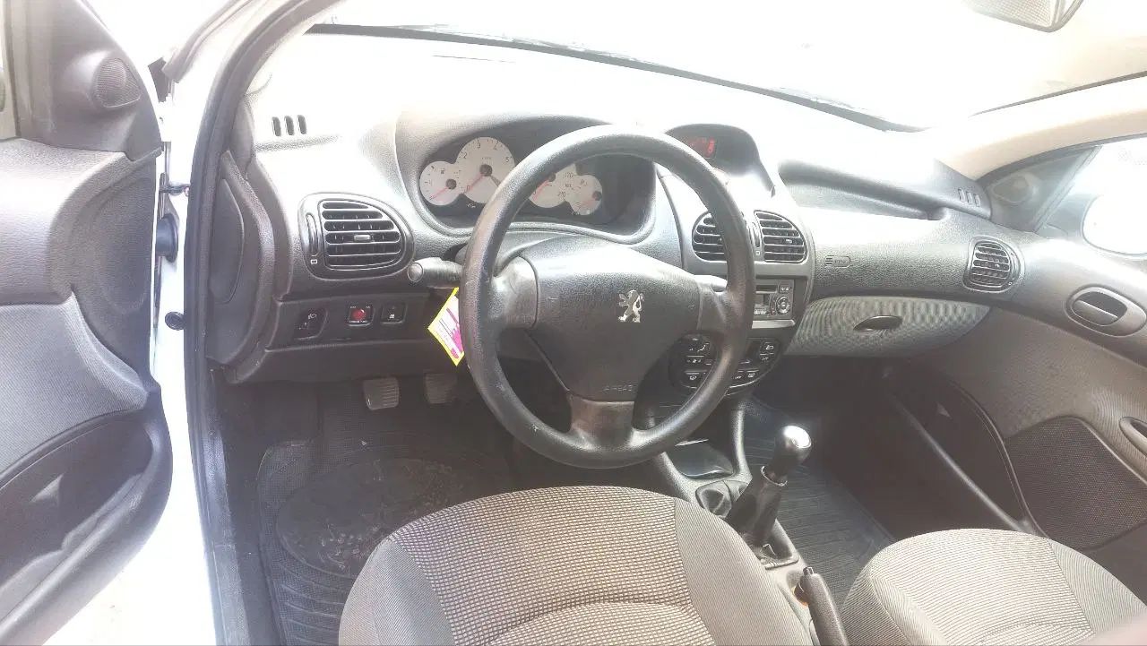 پژو ۲۰۶ صندوق دار v8 - 1397