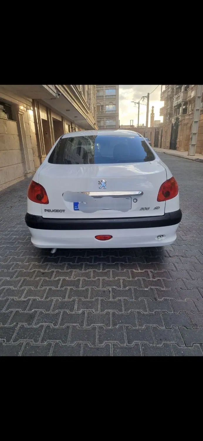 پژو ۲۰۶ صندوق دار v8 - 1393
