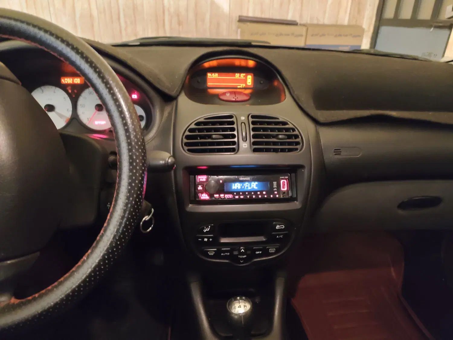 پژو ۲۰۶ صندوق دار v8 - 1398
