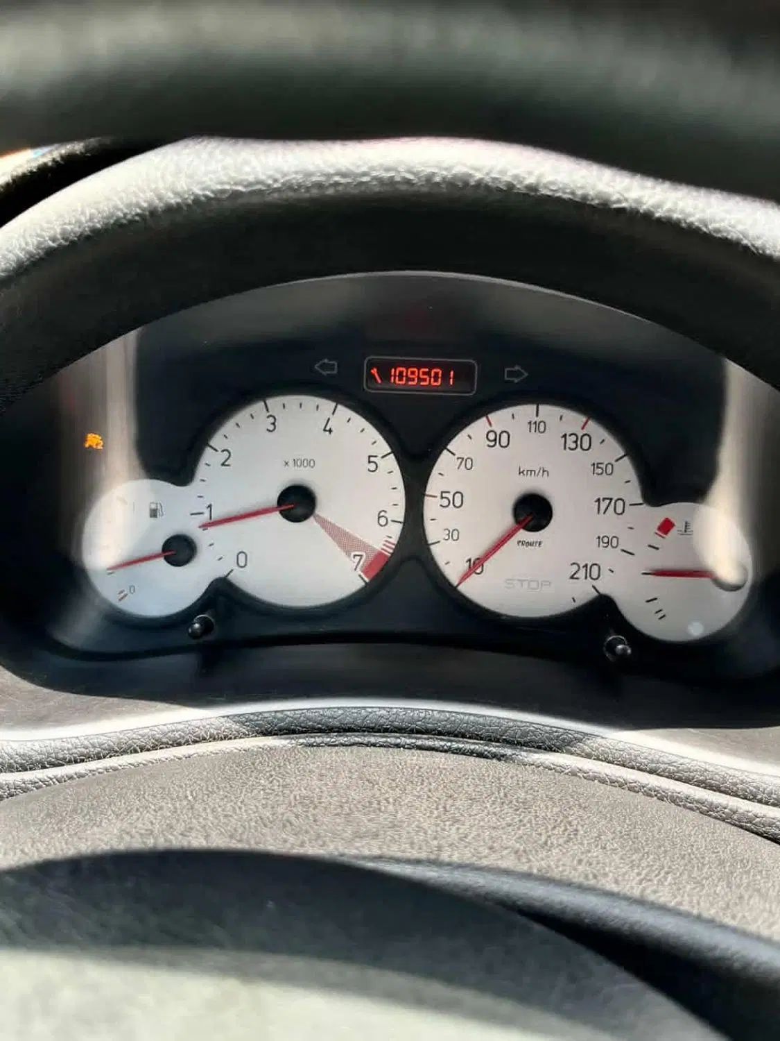 پژو ۲۰۶ صندوق دار v8 - 1395