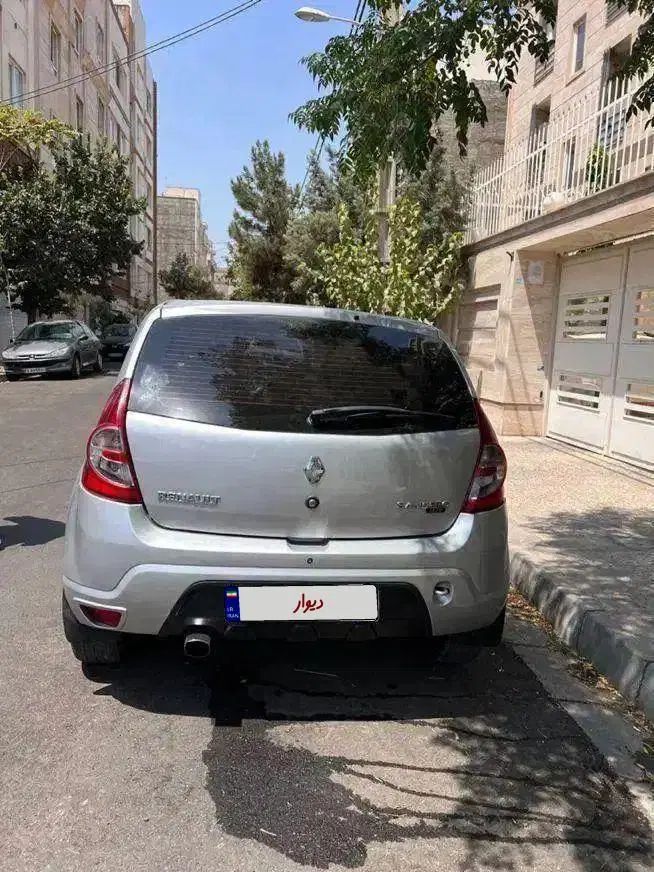 رنو ساندرو اتوماتیک - 1395