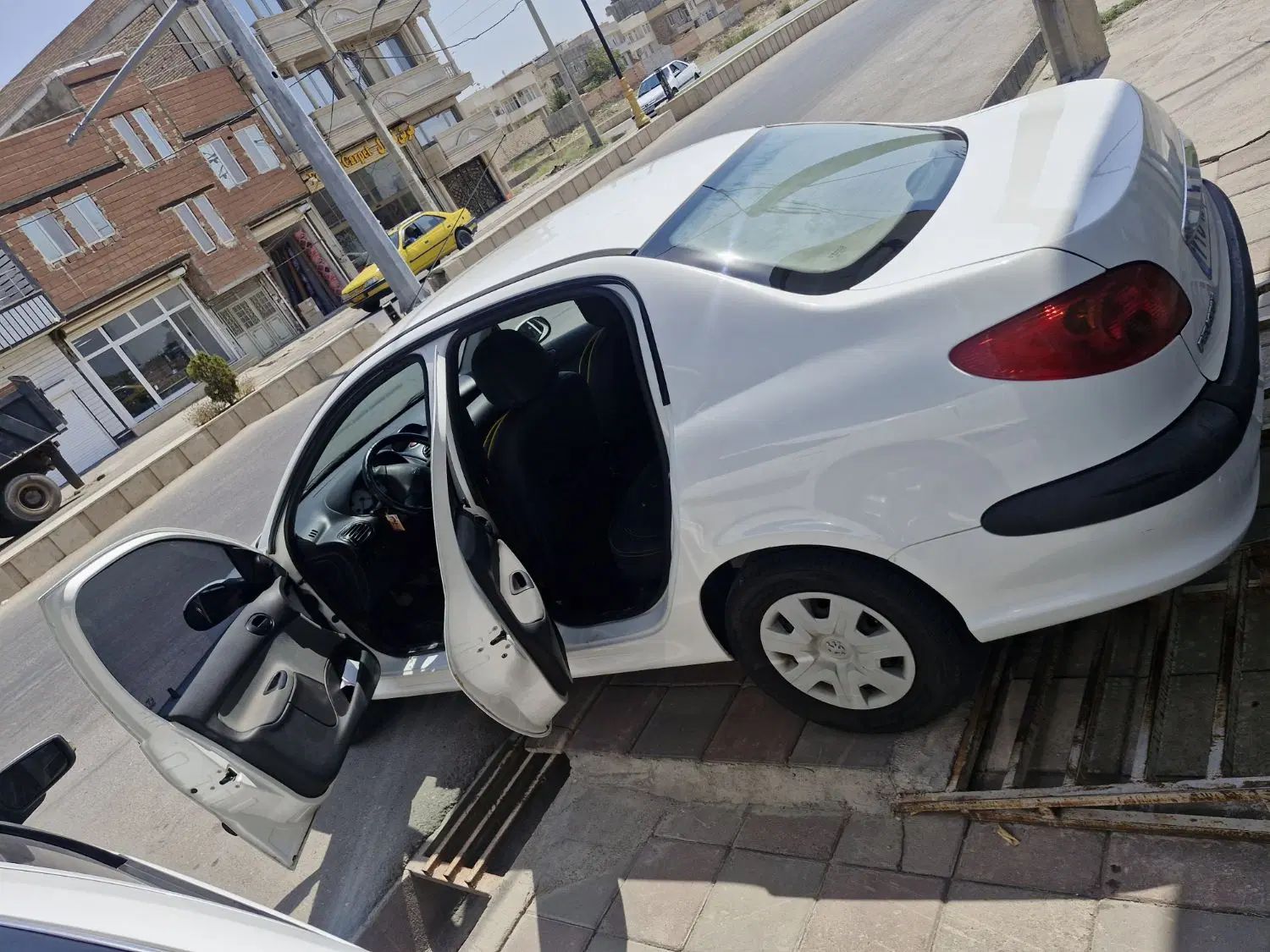 پژو ۲۰۶ صندوق دار v8 - 1394