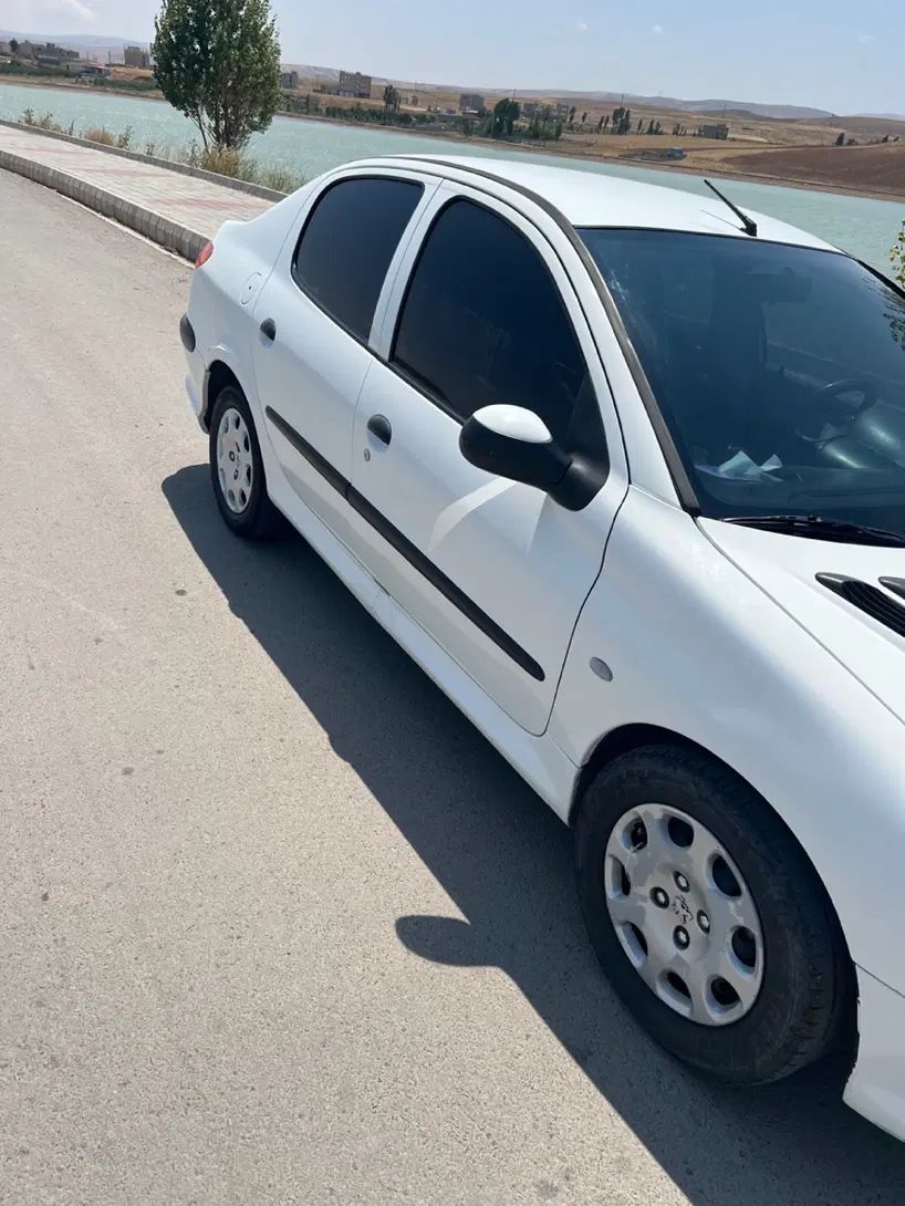 پژو ۲۰۶ صندوق دار v8 - 1392