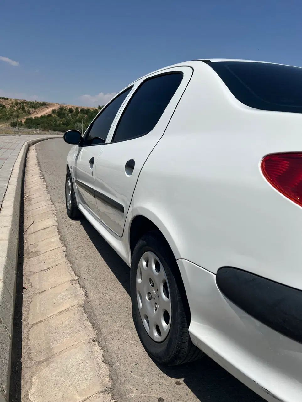 پژو ۲۰۶ صندوق دار v8 - 1392