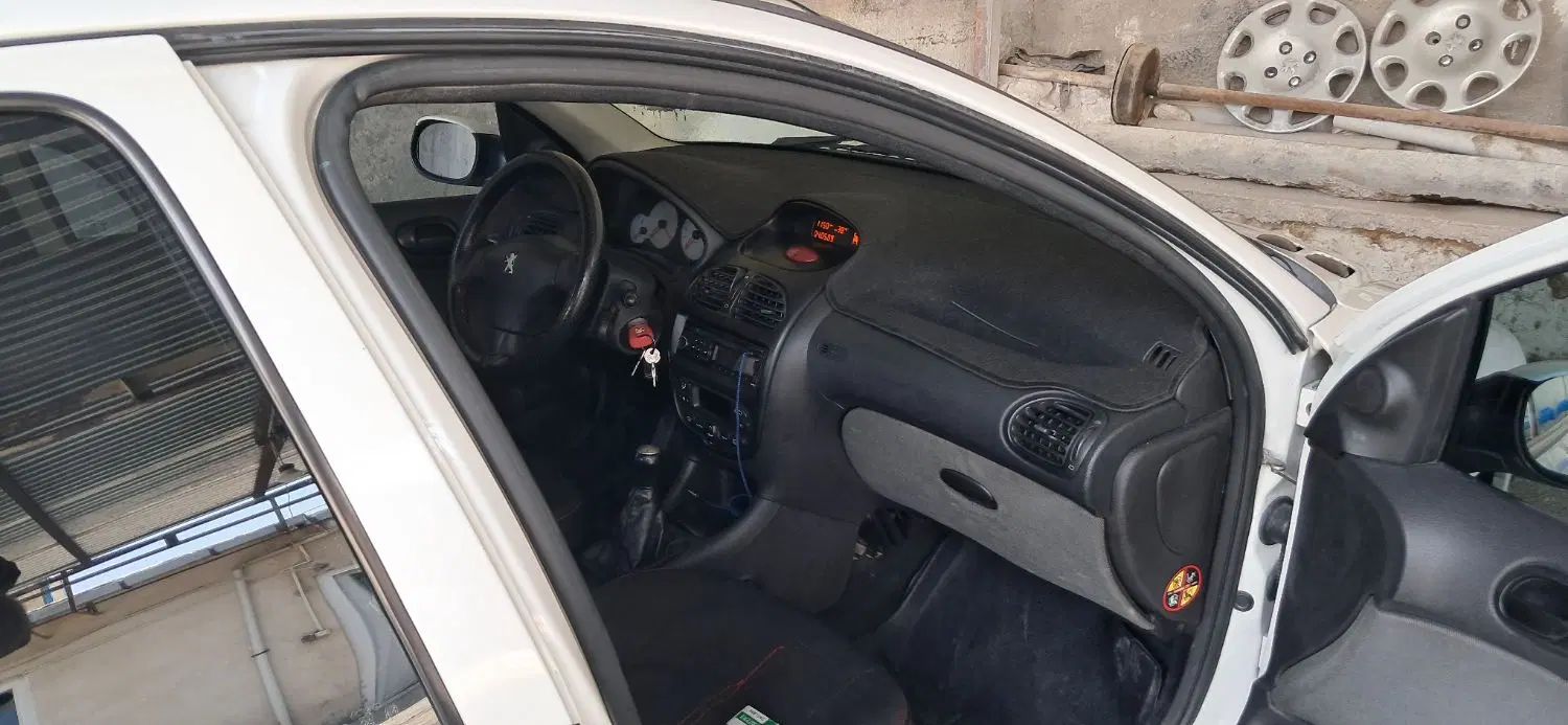 پژو ۲۰۶ صندوق دار v8 - 1393