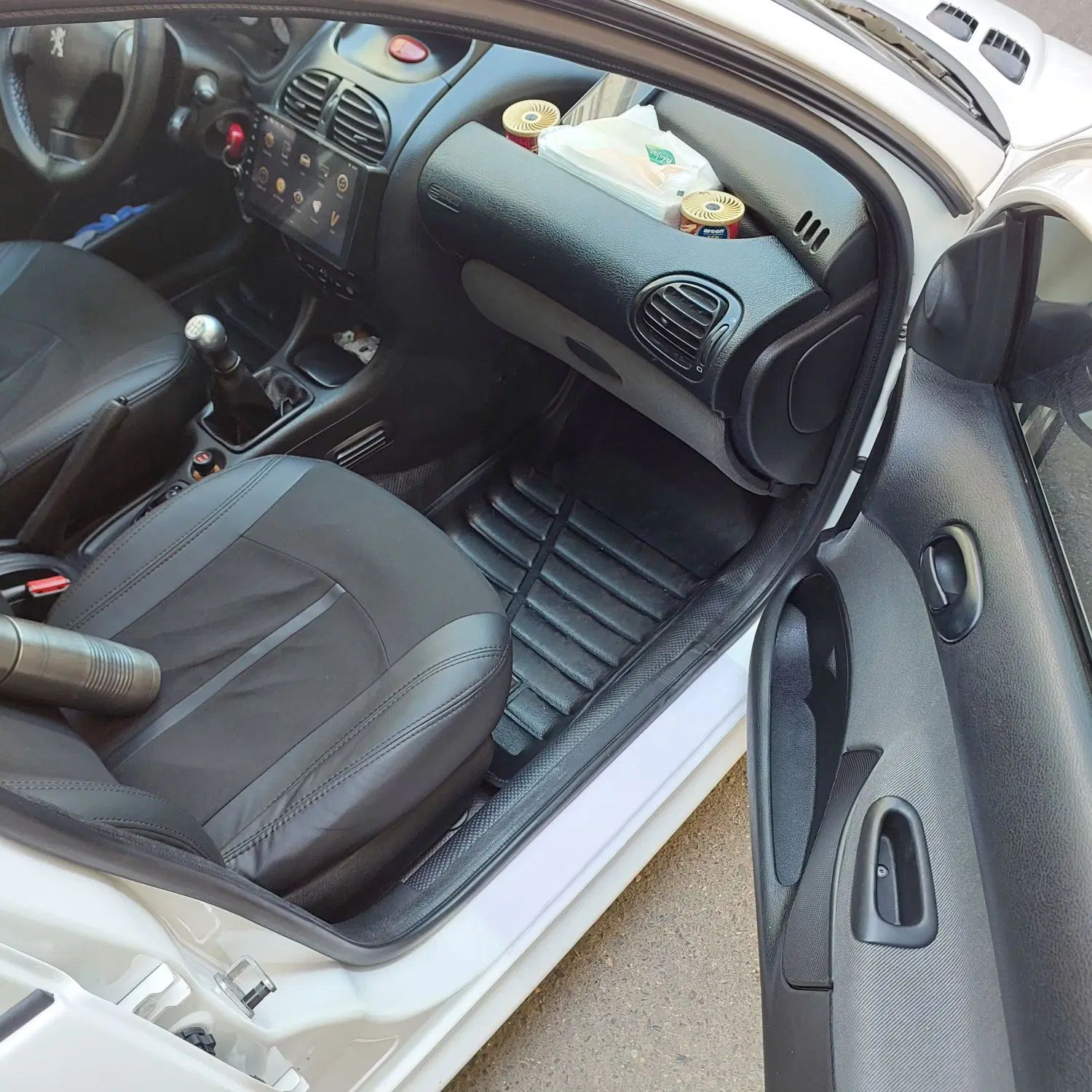 پژو ۲۰۶ صندوق دار v8 - 1400