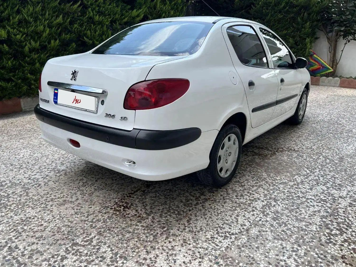 پژو ۲۰۶ صندوق دار v8 - 1393