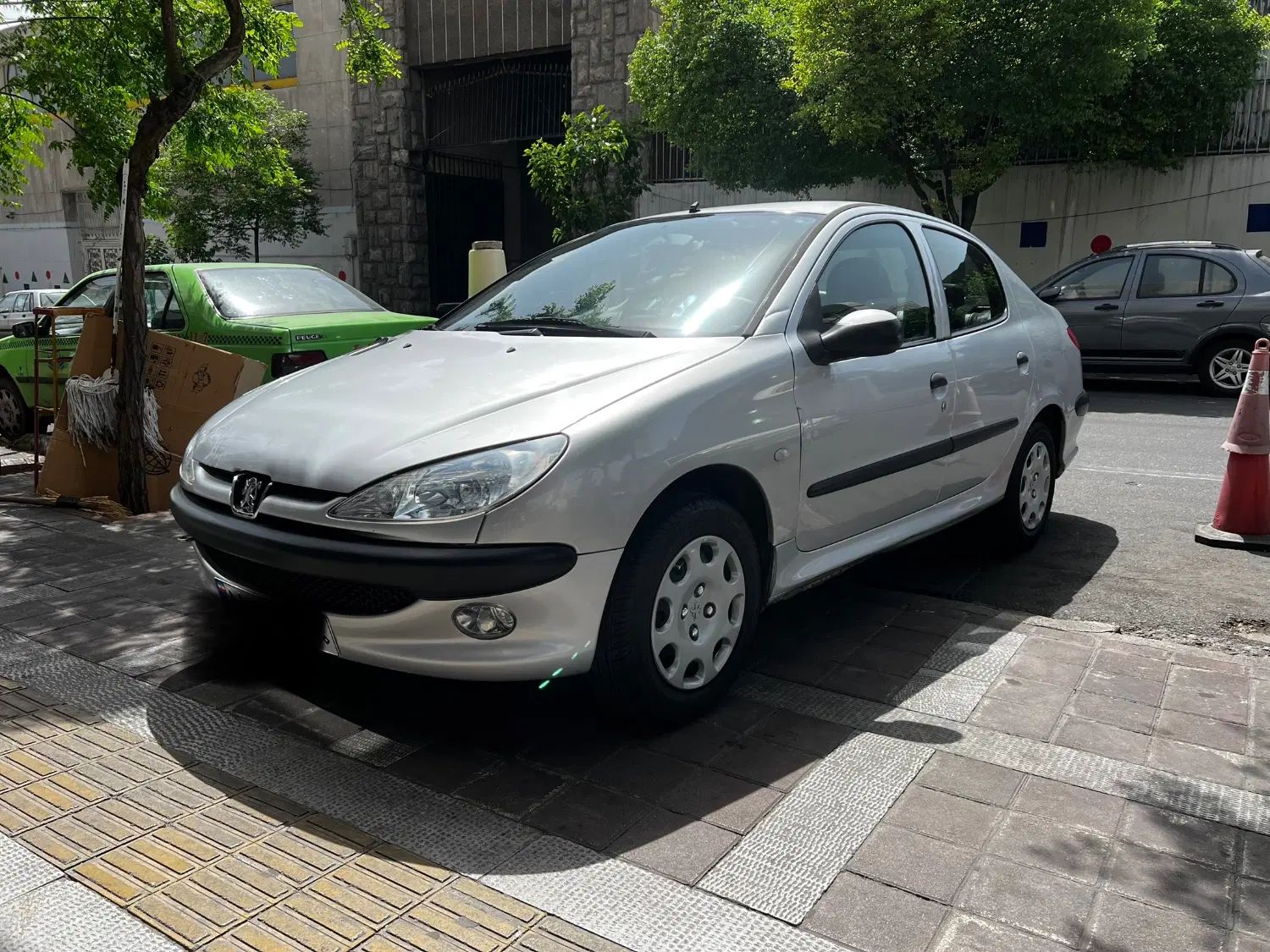 پژو ۲۰۶ صندوق دار v8 - 1392