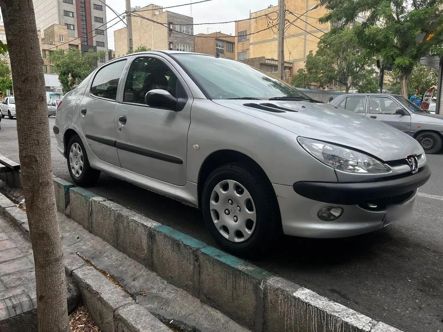 پژو ۲۰۶ صندوق دار v8 - 1392