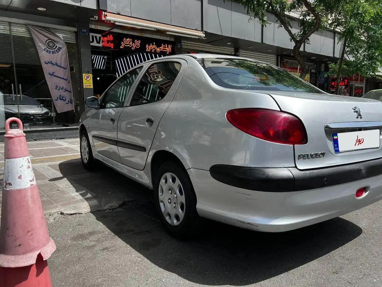 پژو ۲۰۶ صندوق دار v8 - 1392