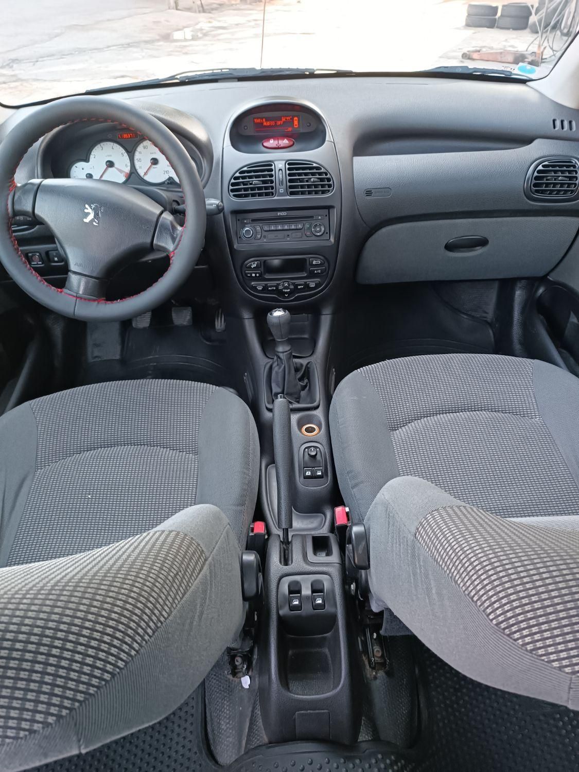 پژو ۲۰۶ صندوق دار v8 - 1394