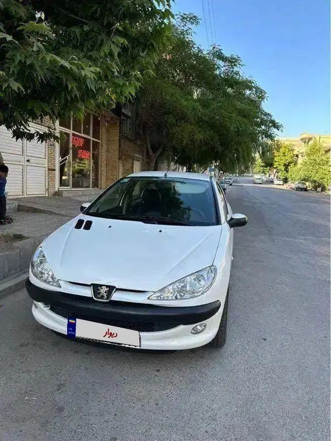پژو ۲۰۶ صندوق دار v8 - 1390