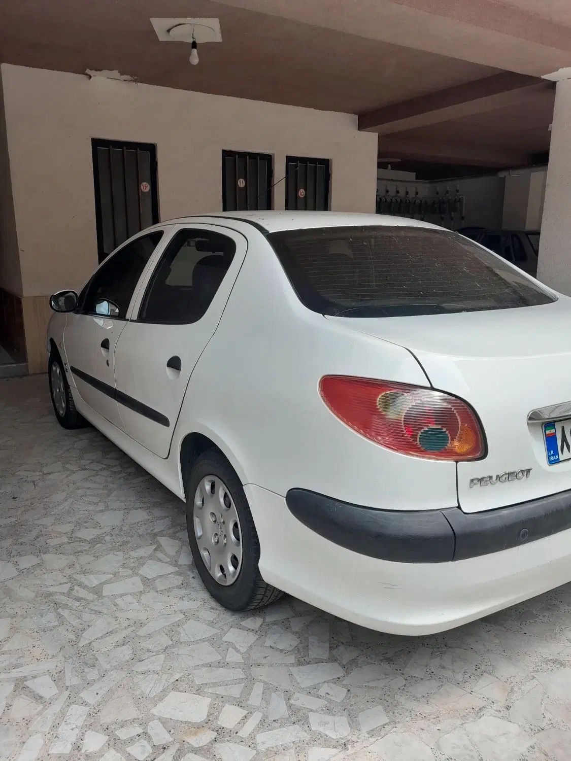 پژو ۲۰۶ صندوق دار v8 - 1393